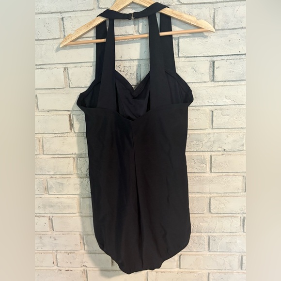Lands' End Black 1 piece swimsuit. Size 16, full coverage style. EUC - Picture 3 of 7